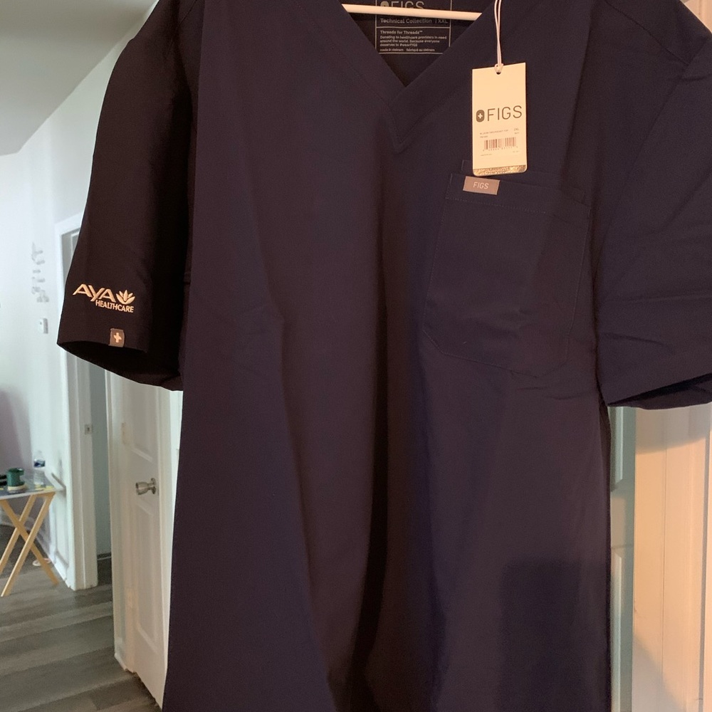 Men’s Scrubs FIGS Navy Blue 2XL Top and Bottom